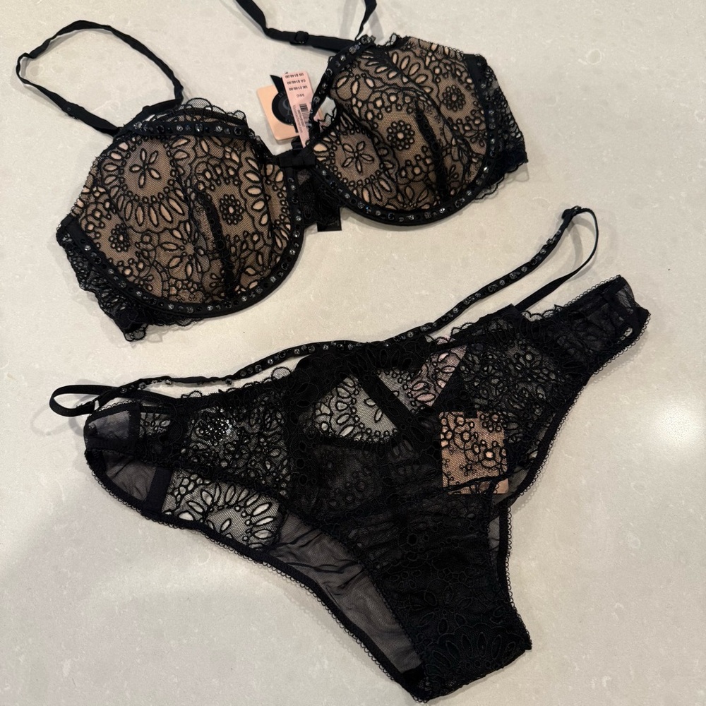 Victoria's Secret Designer Swarovski Crystal Black Lace Bra & Panty Set - Picture 11 of 15